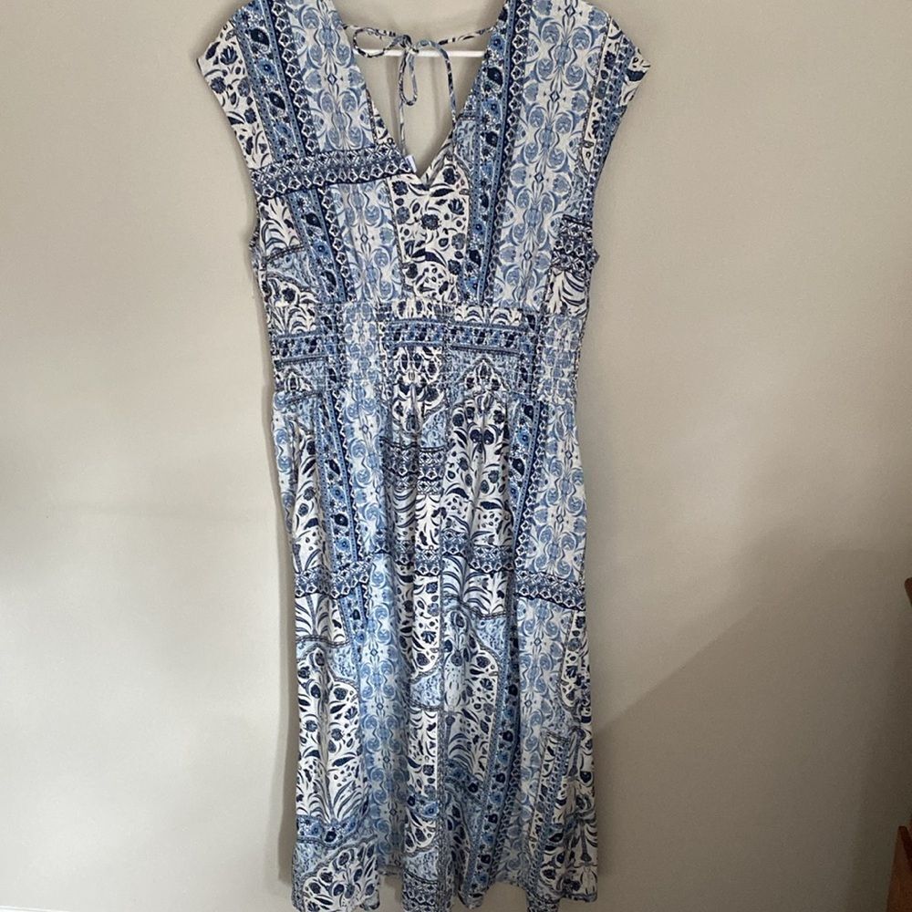 Old Navy Blue & White Patterned Dress – Size Large – NWOT – Summer Midi - Picture 2 of 4